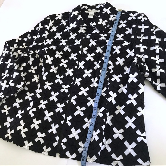 Quilted Jacket in Black and White Patch Pattern with Zipper and Wide Sleeves - Picture 4 of 8